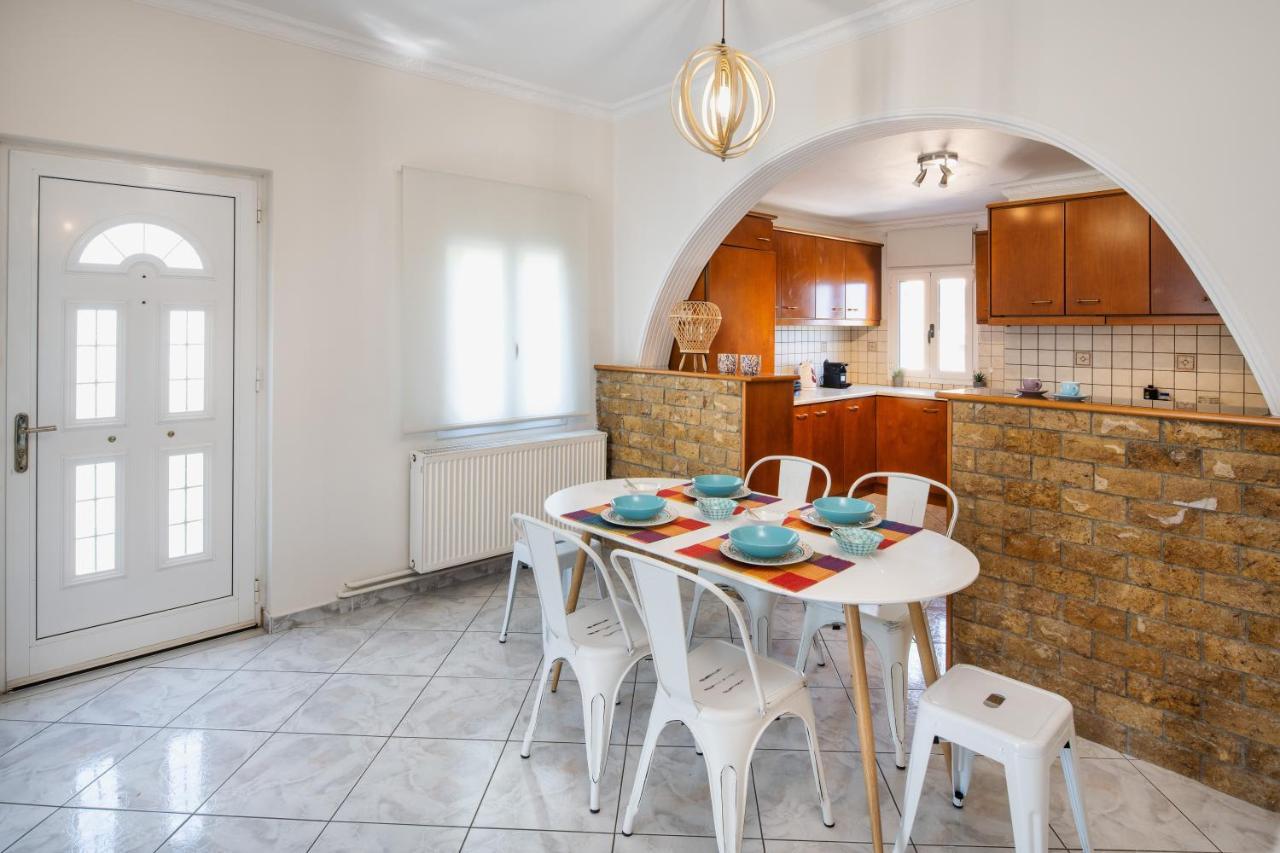 Modern 2 Bed Apartment In Downtown Of Fira Esterno foto