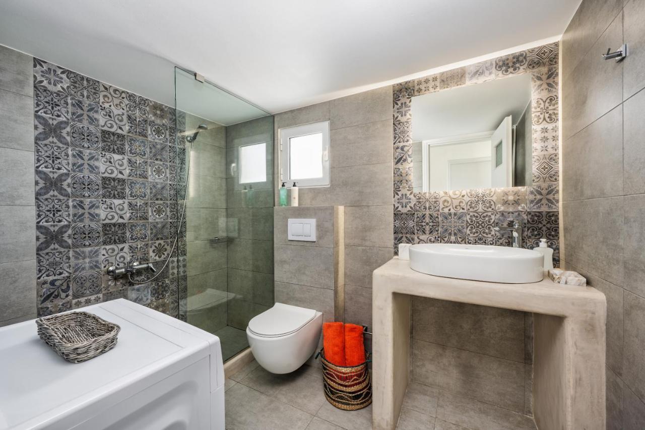 Modern 2 Bed Apartment In Downtown Of Fira Esterno foto