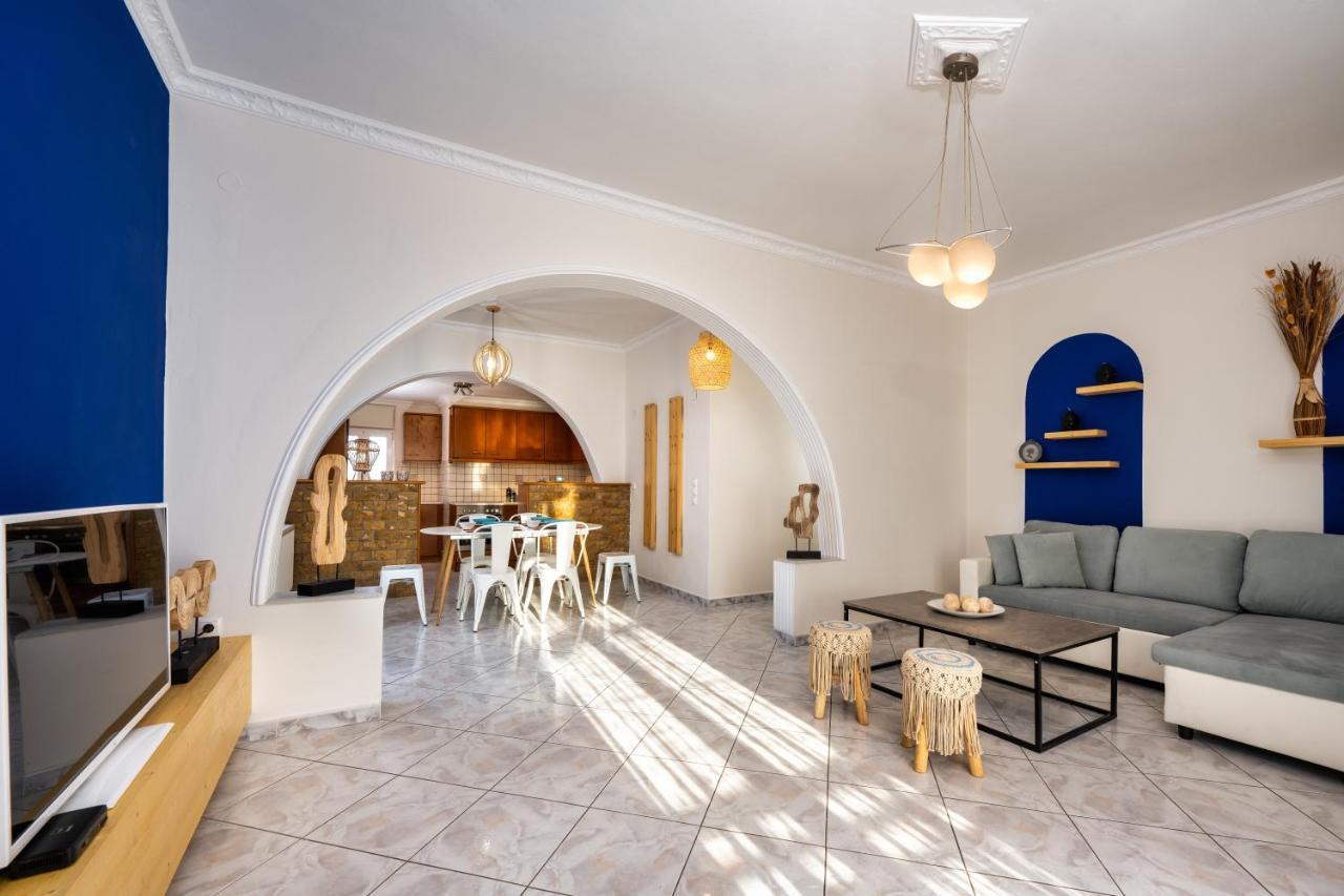 Modern 2 Bed Apartment In Downtown Of Fira Esterno foto